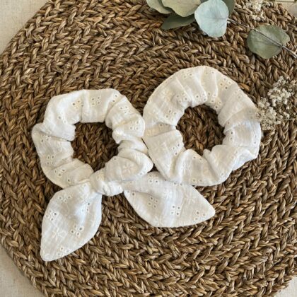 Chouchou et Foulchie - Broderie anglaise blanche