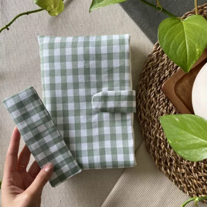HOUSSE DE LIVRE ET MARQUE PAGE - VICHY VERT