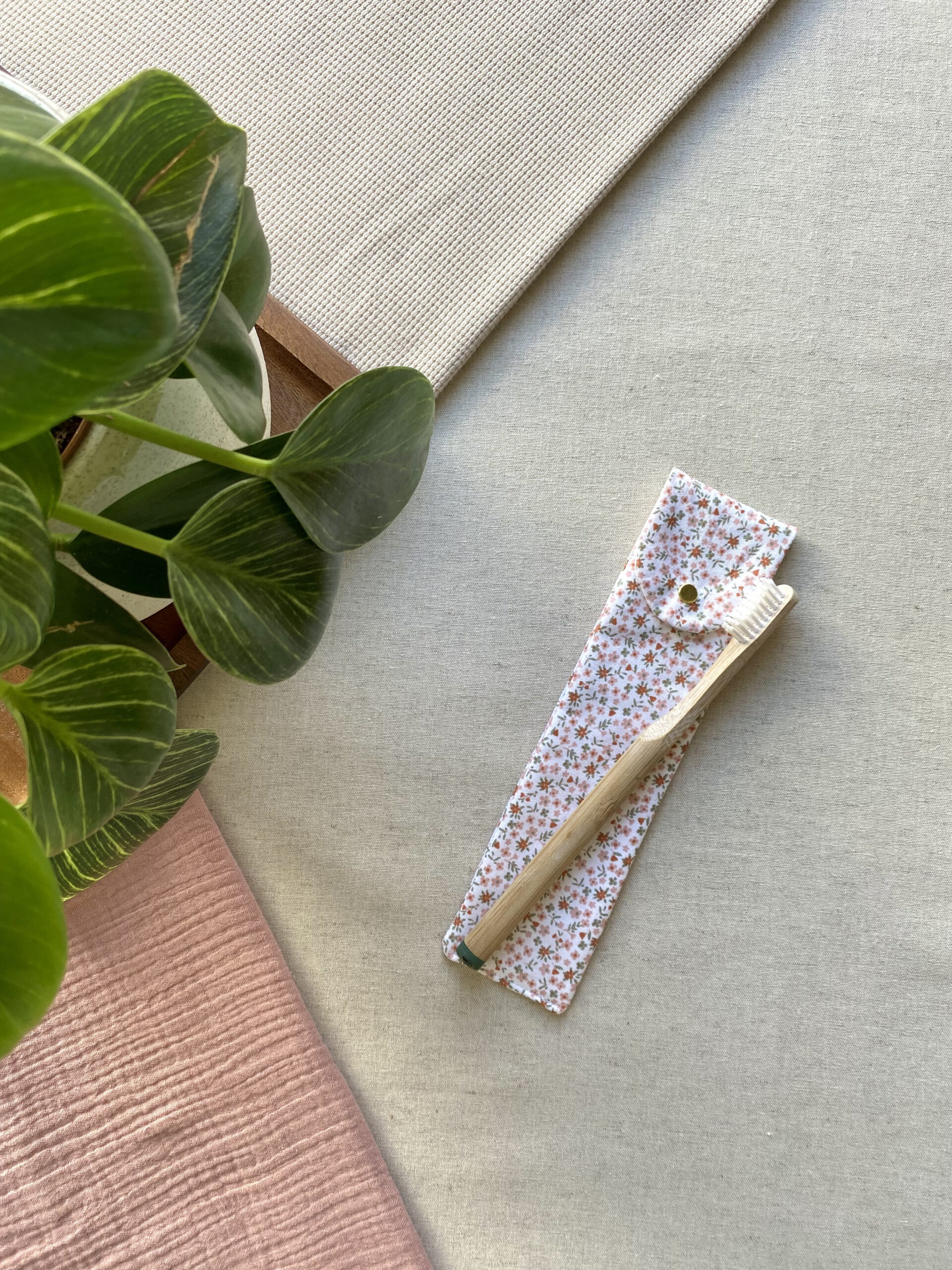 ETUI A BROSSE A DENTS - COLLECTION JEANNE