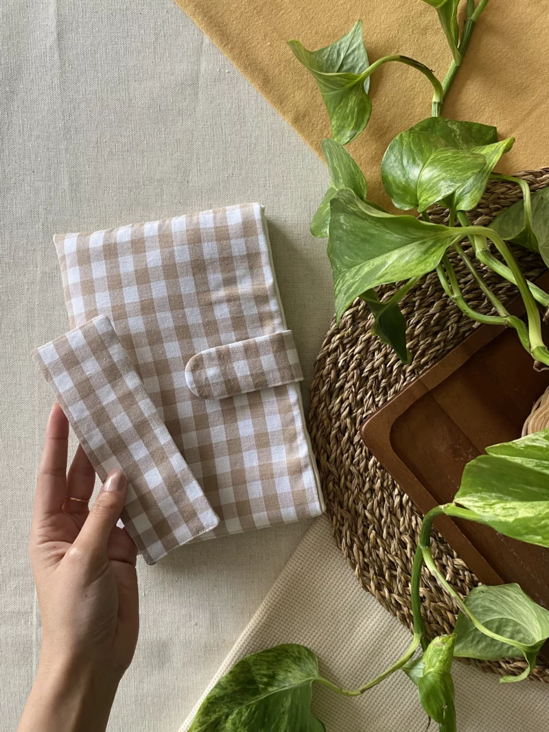HOUSSE DE LIVRE ET MARQUE PAGE - VICHY BEIGE