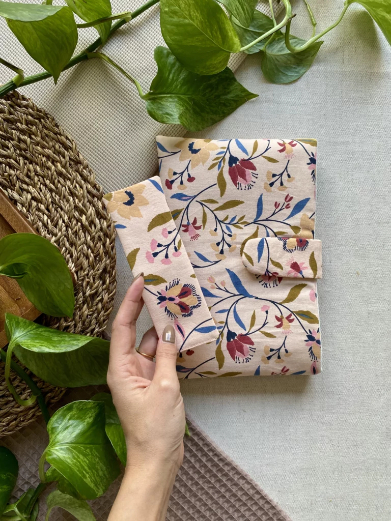 HOUSSE DE LIVRE ET MARQUE PAGE - SWANN